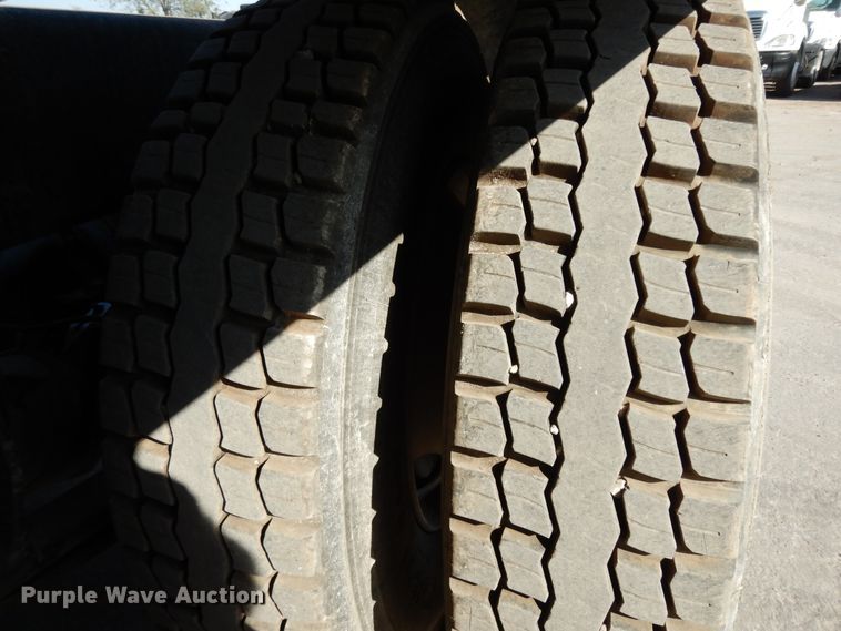 image for item DJ6685 2007 Freightliner Columbia  semi truck