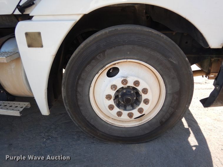 image for item DJ6685 2007 Freightliner Columbia  semi truck