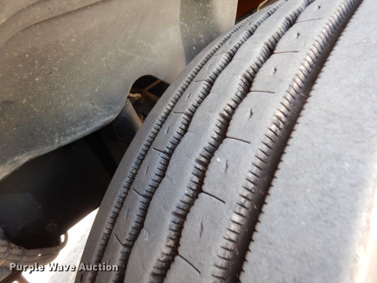 image for item DJ6685 2007 Freightliner Columbia  semi truck