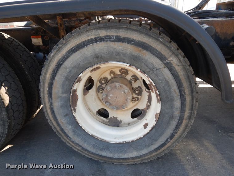 image for item DJ6685 2007 Freightliner Columbia  semi truck