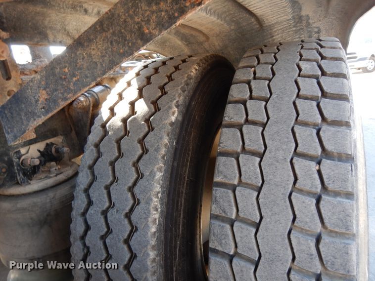 image for item DJ6685 2007 Freightliner Columbia  semi truck