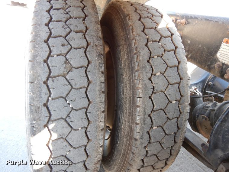 image for item DJ6685 2007 Freightliner Columbia  semi truck