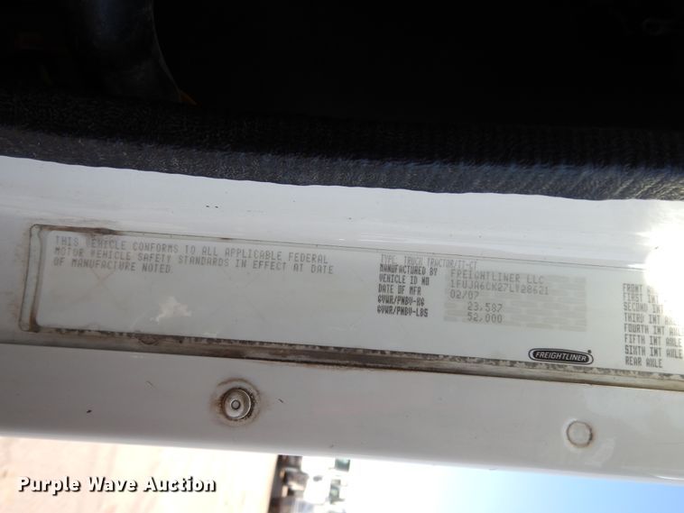 image for item DJ6685 2007 Freightliner Columbia  semi truck