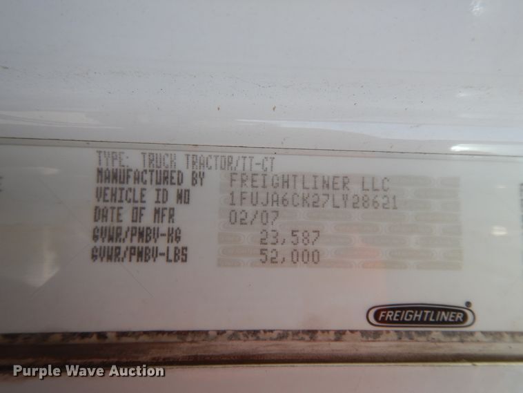 image for item DJ6685 2007 Freightliner Columbia  semi truck