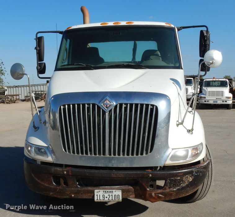 image for item DJ6686 2007 International 8600  semi truck