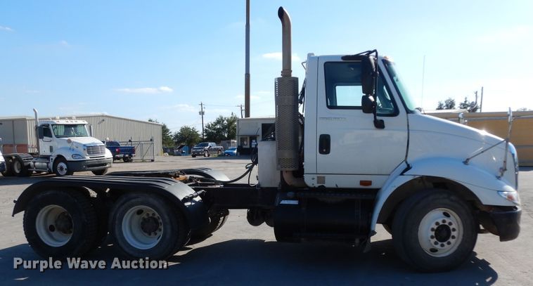 image for item DJ6686 2007 International 8600  semi truck