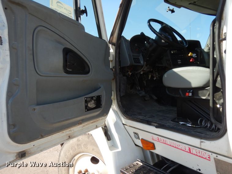 image for item DJ6686 2007 International 8600  semi truck