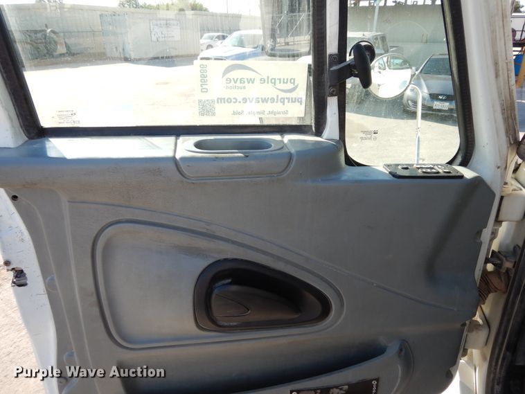 image for item DJ6686 2007 International 8600  semi truck