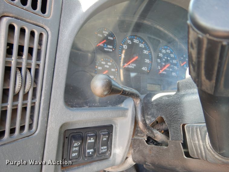 image for item DJ6686 2007 International 8600  semi truck