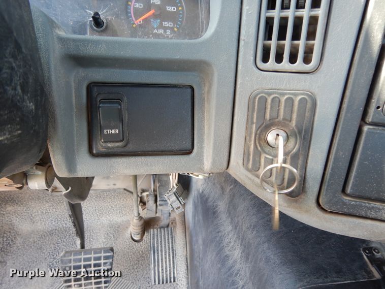 image for item DJ6686 2007 International 8600  semi truck