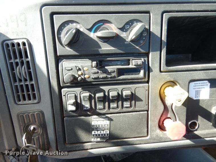 image for item DJ6686 2007 International 8600  semi truck