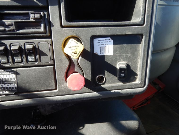 image for item DJ6686 2007 International 8600  semi truck