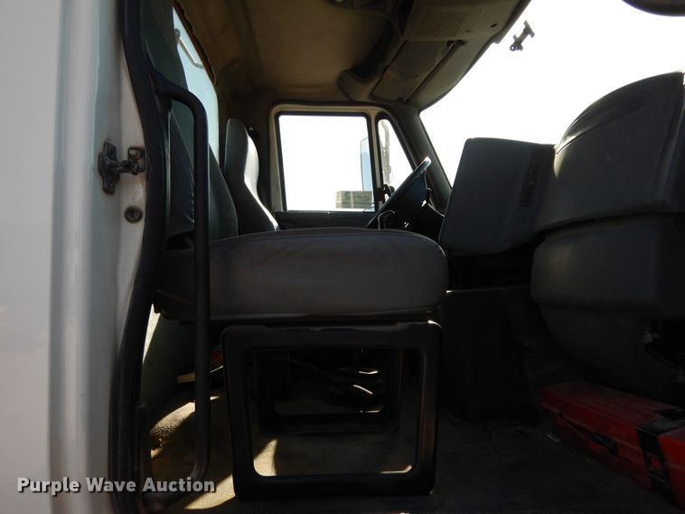 image for item DJ6686 2007 International 8600  semi truck