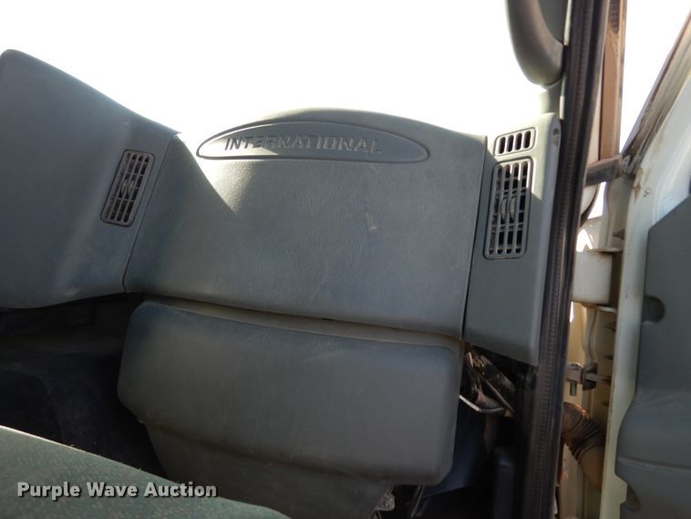 image for item DJ6686 2007 International 8600  semi truck