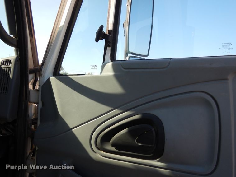 image for item DJ6686 2007 International 8600  semi truck