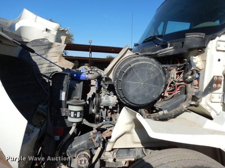 image for item DJ6686 2007 International 8600  semi truck