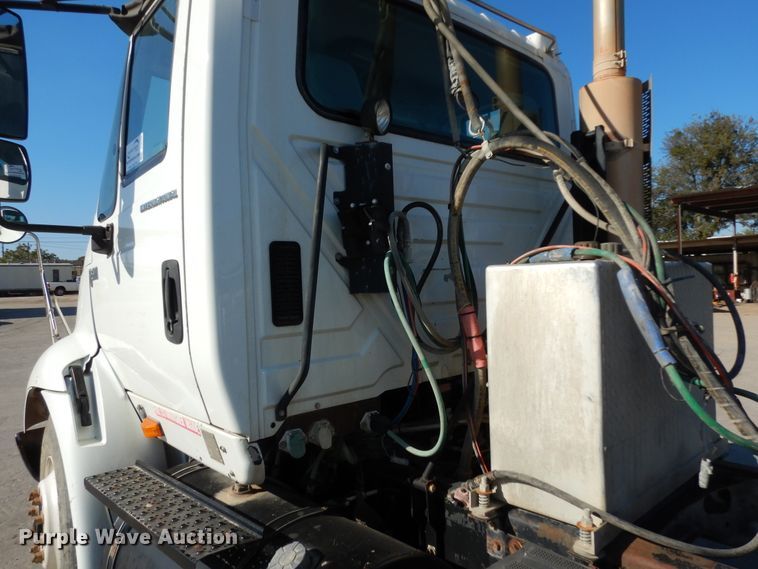 image for item DJ6686 2007 International 8600  semi truck