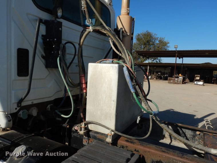 image for item DJ6686 2007 International 8600  semi truck