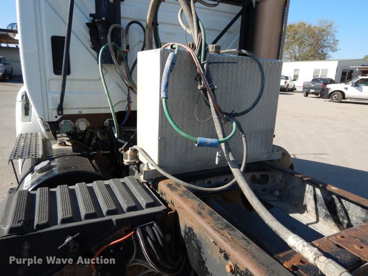 image for item DJ6686 2007 International 8600  semi truck