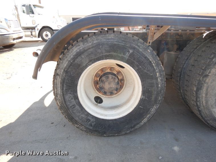 image for item DJ6686 2007 International 8600  semi truck