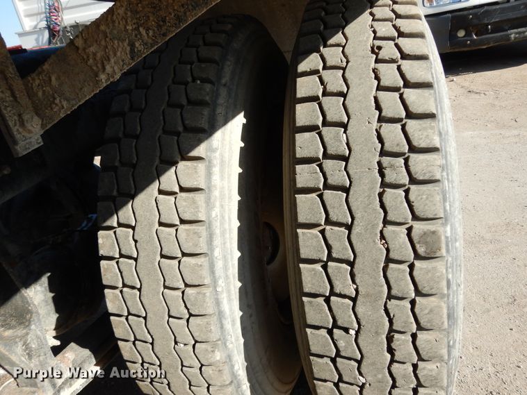 image for item DJ6686 2007 International 8600  semi truck