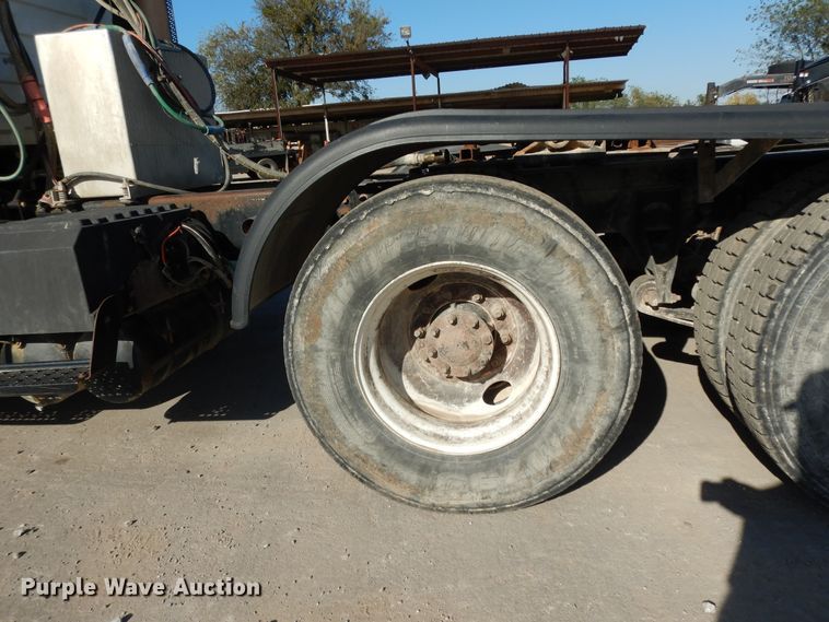 image for item DJ6686 2007 International 8600  semi truck