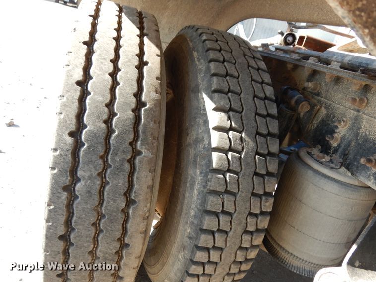 image for item DJ6686 2007 International 8600  semi truck