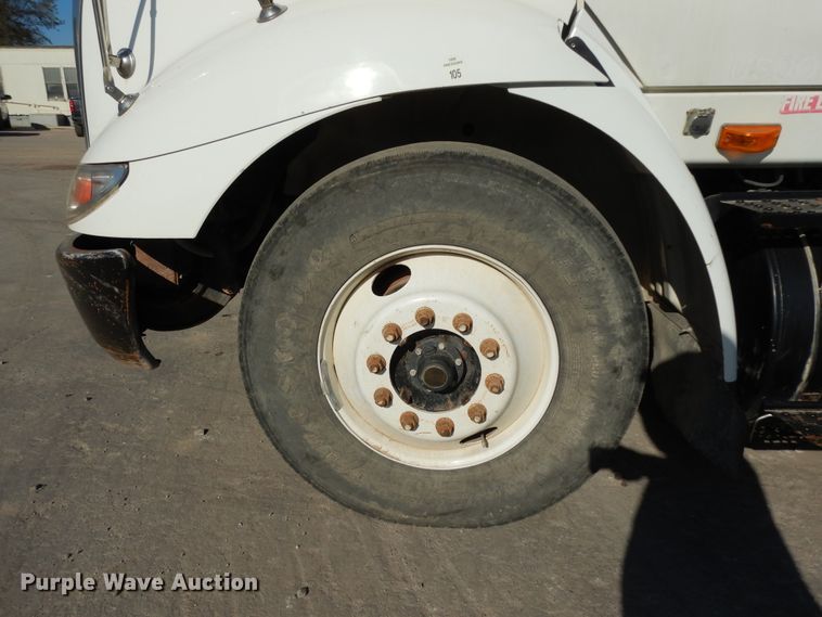 image for item DJ6686 2007 International 8600  semi truck