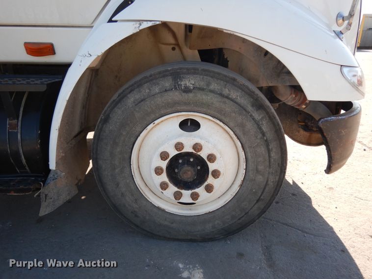 image for item DJ6686 2007 International 8600  semi truck