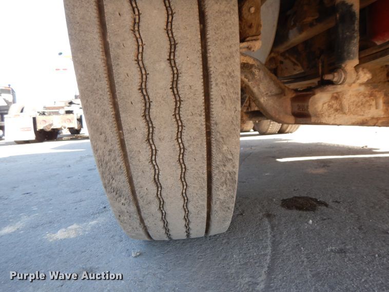 image for item DJ6686 2007 International 8600  semi truck