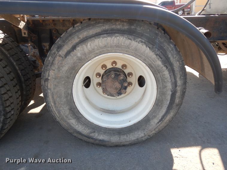 image for item DJ6686 2007 International 8600  semi truck