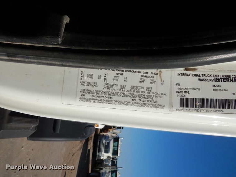 image for item DJ6686 2007 International 8600  semi truck