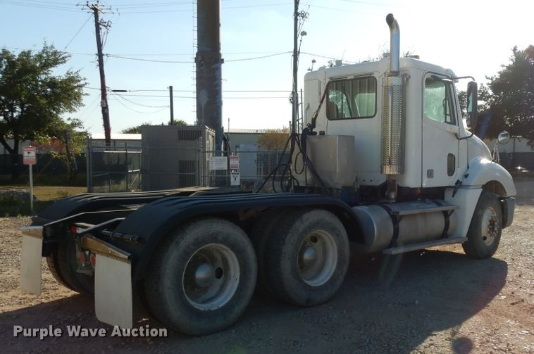 image for item DJ6687 2007 Freightliner Columbia 120  semi truck