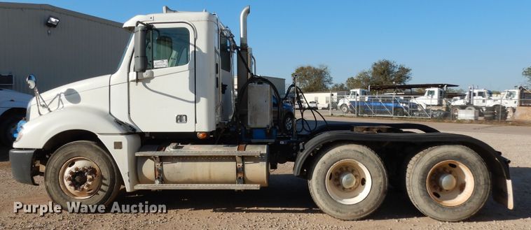 image for item DJ6687 2007 Freightliner Columbia 120  semi truck