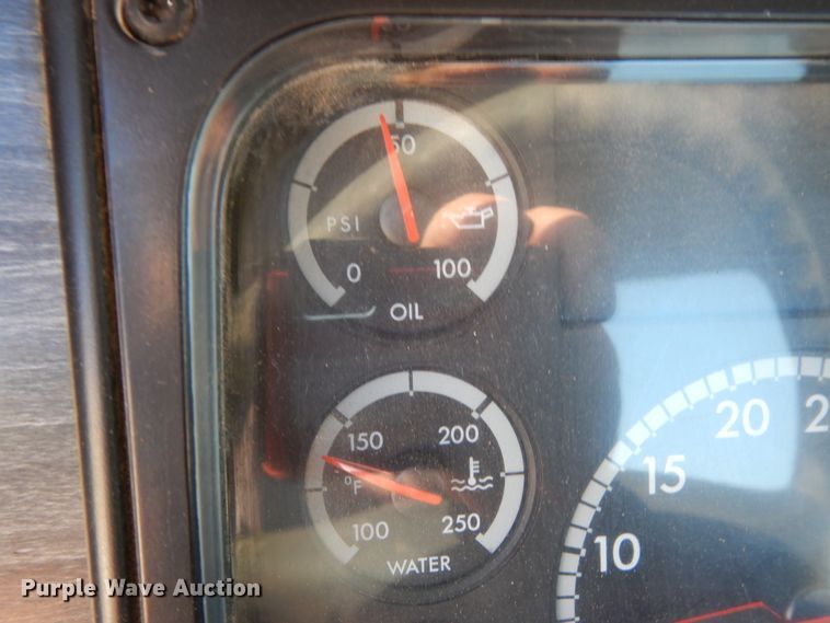 image for item DJ6687 2007 Freightliner Columbia 120  semi truck