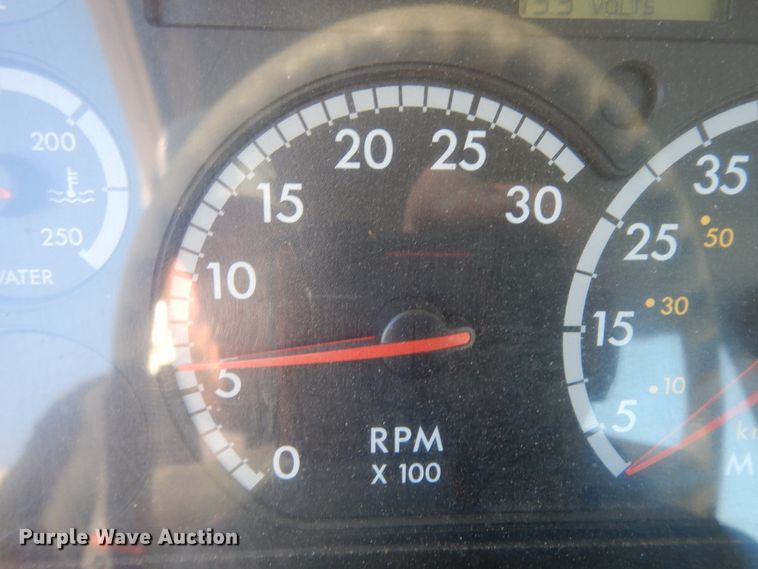 image for item DJ6687 2007 Freightliner Columbia 120  semi truck