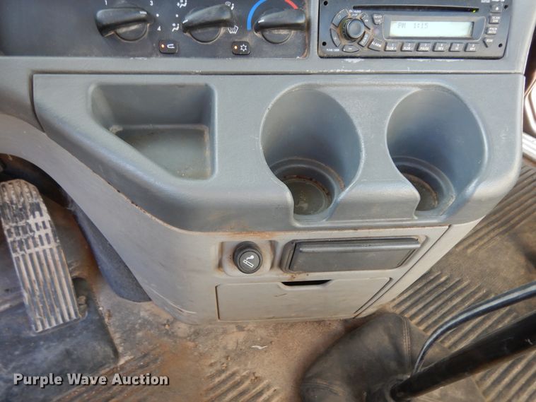 image for item DJ6687 2007 Freightliner Columbia 120  semi truck