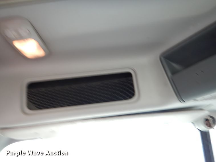 image for item DJ6687 2007 Freightliner Columbia 120  semi truck