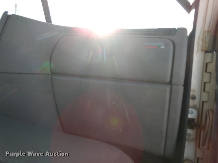 image for item DJ6687 2007 Freightliner Columbia 120  semi truck