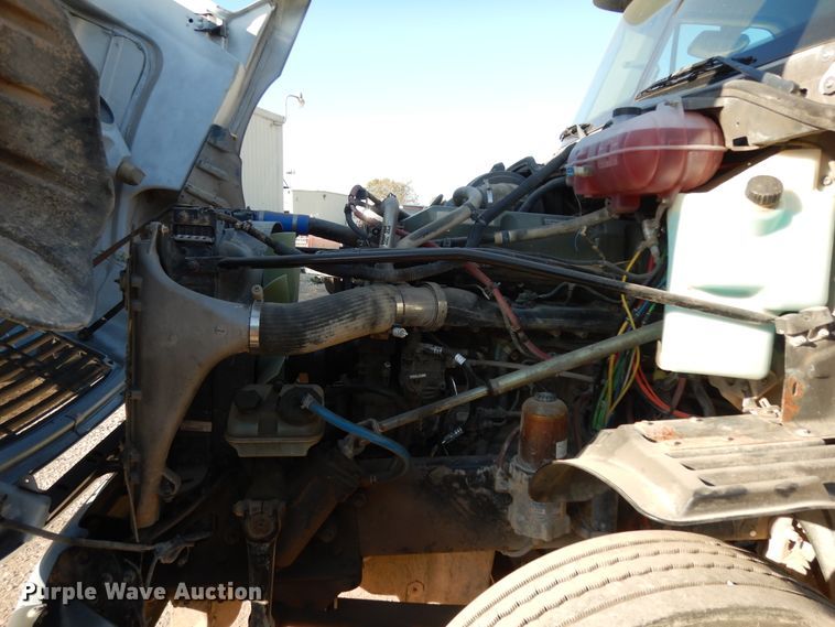 image for item DJ6687 2007 Freightliner Columbia 120  semi truck