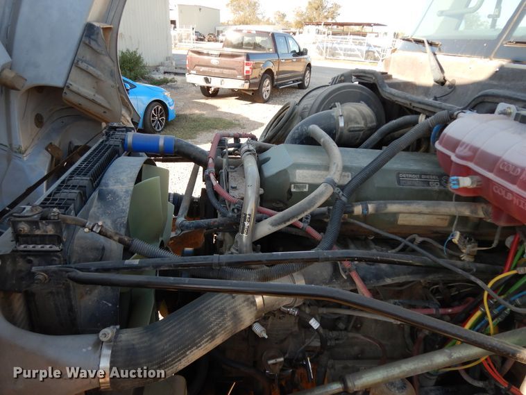 image for item DJ6687 2007 Freightliner Columbia 120  semi truck