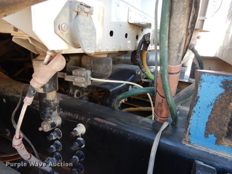 image for item DJ6687 2007 Freightliner Columbia 120  semi truck