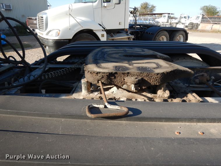 image for item DJ6687 2007 Freightliner Columbia 120  semi truck