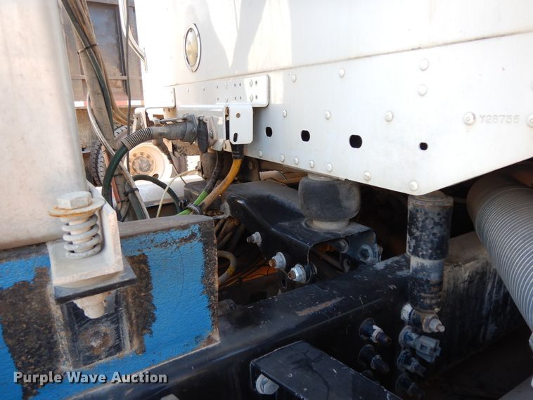 image for item DJ6687 2007 Freightliner Columbia 120  semi truck