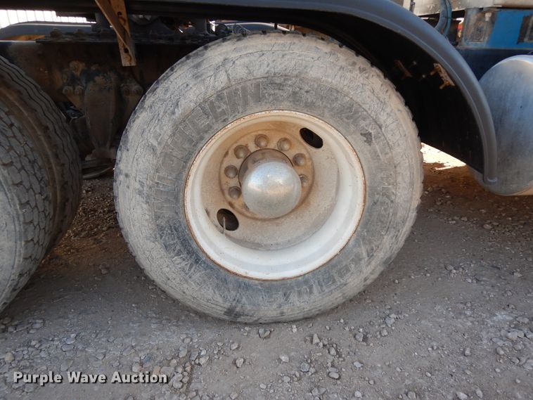 image for item DJ6687 2007 Freightliner Columbia 120  semi truck