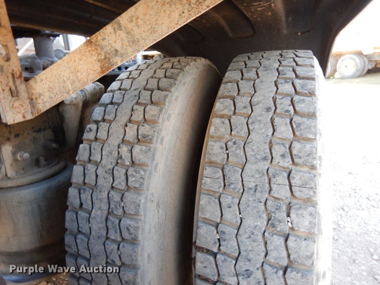 image for item DJ6687 2007 Freightliner Columbia 120  semi truck