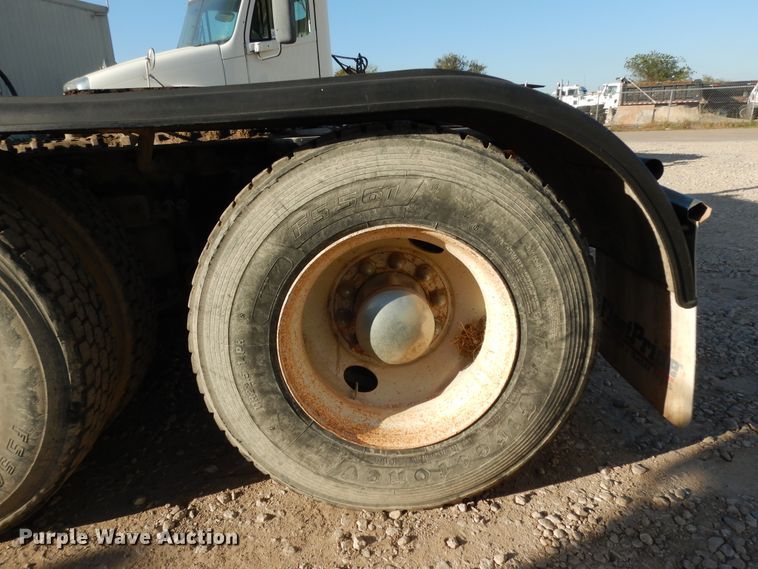 image for item DJ6687 2007 Freightliner Columbia 120  semi truck