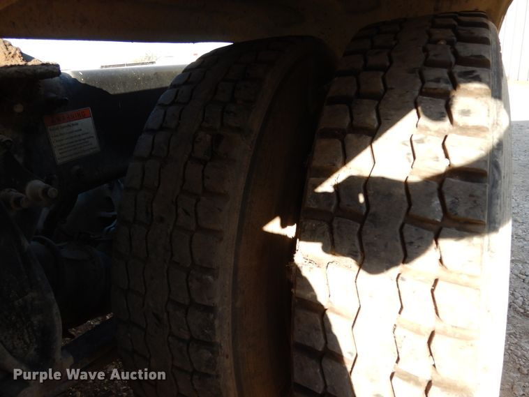 image for item DJ6687 2007 Freightliner Columbia 120  semi truck