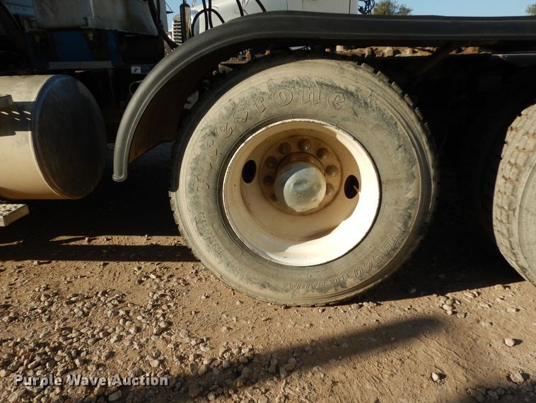 image for item DJ6687 2007 Freightliner Columbia 120  semi truck