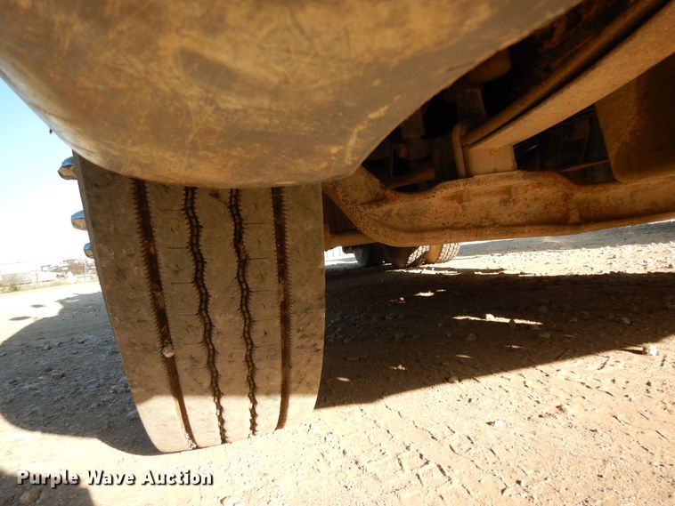 image for item DJ6687 2007 Freightliner Columbia 120  semi truck